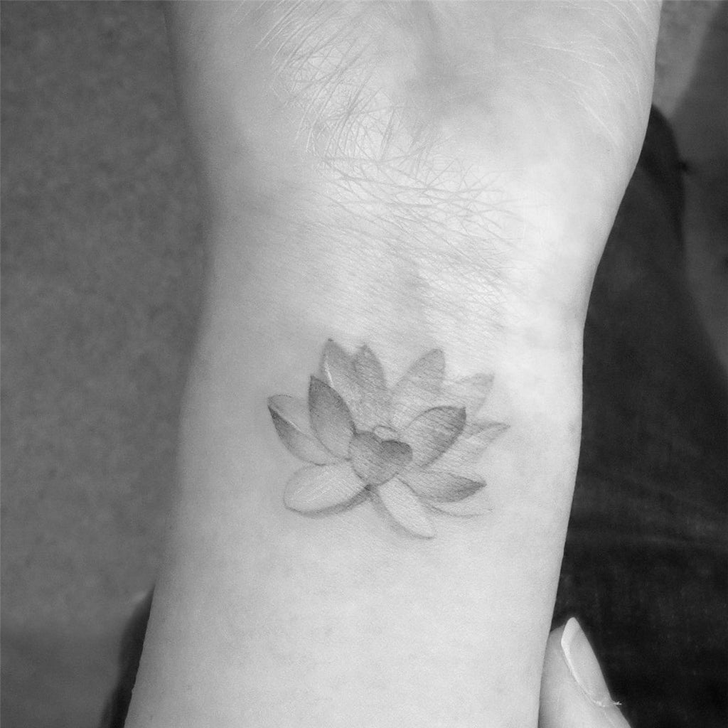 Tattoo uploaded by Stacie Mayer • Tiny tiger lily hand tattoo by  @aelliott2. #tigerlily #flower #traditional #hand #aelliott2 • Tattoodo